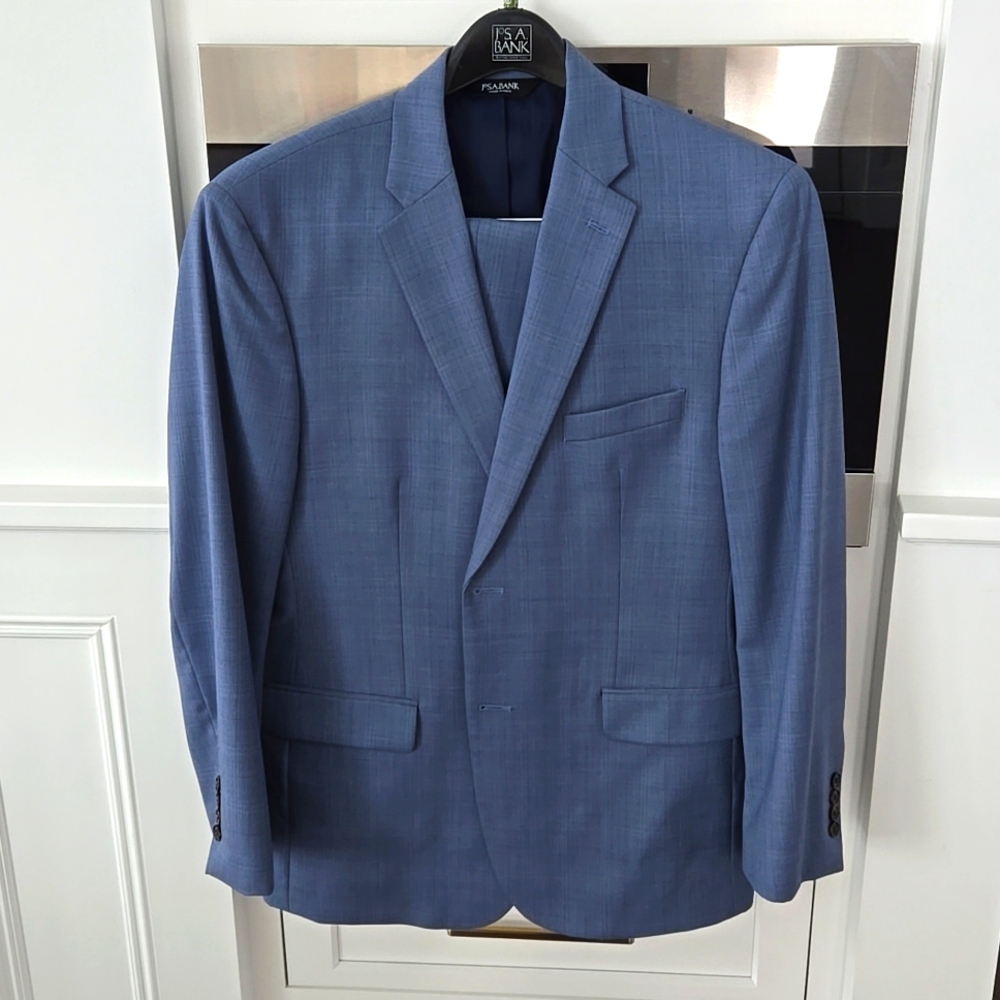 Jos A. Bank Men's Traveler Full Suit
